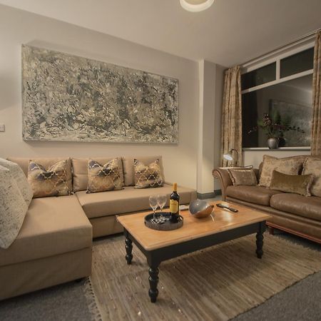 Barnston House - Heswall - Spacious Homely Holiday Home By Rework Accommodation エクステリア 写真