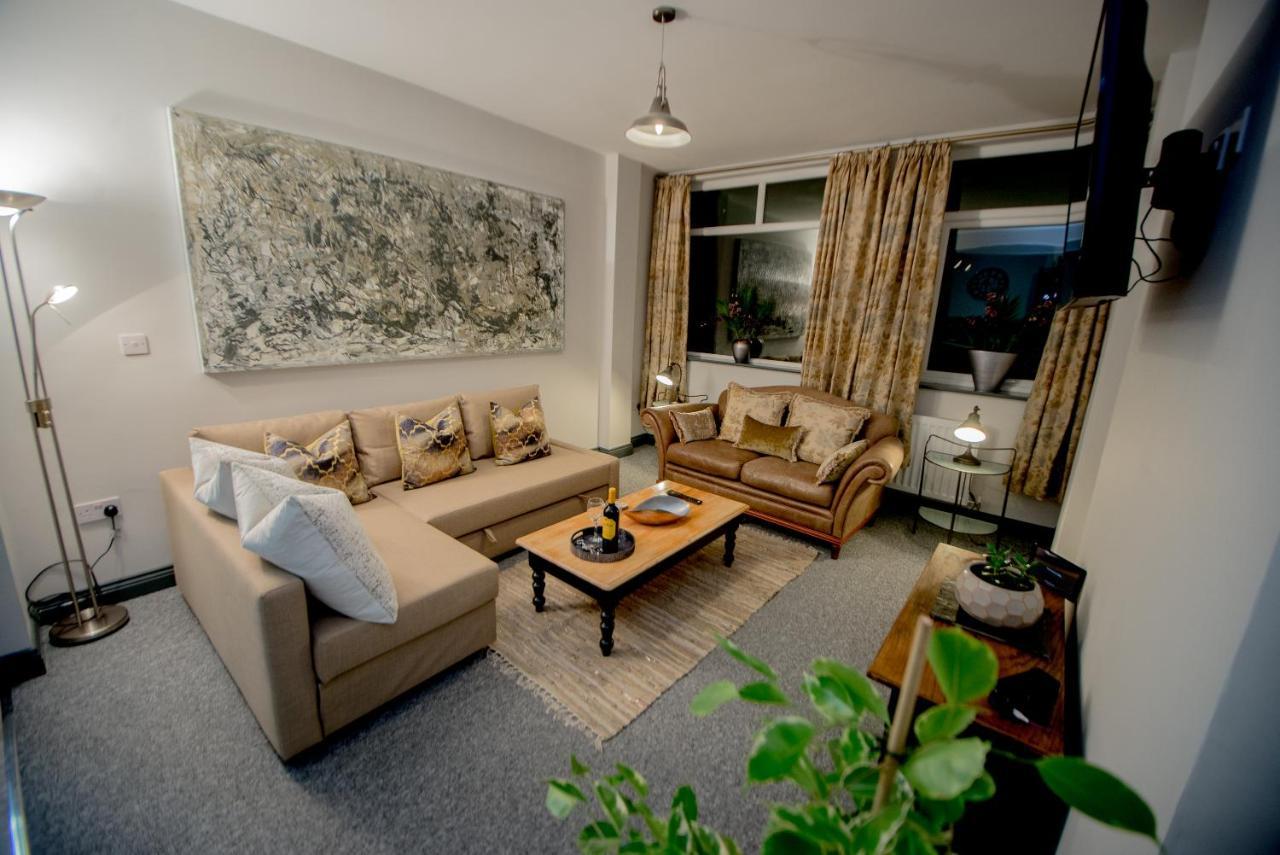Barnston House - Heswall - Spacious Homely Holiday Home By Rework Accommodation エクステリア 写真