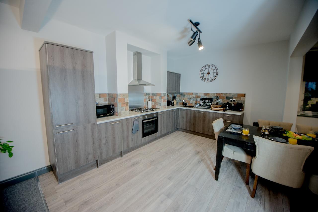Barnston House - Heswall - Spacious Homely Holiday Home By Rework Accommodation エクステリア 写真