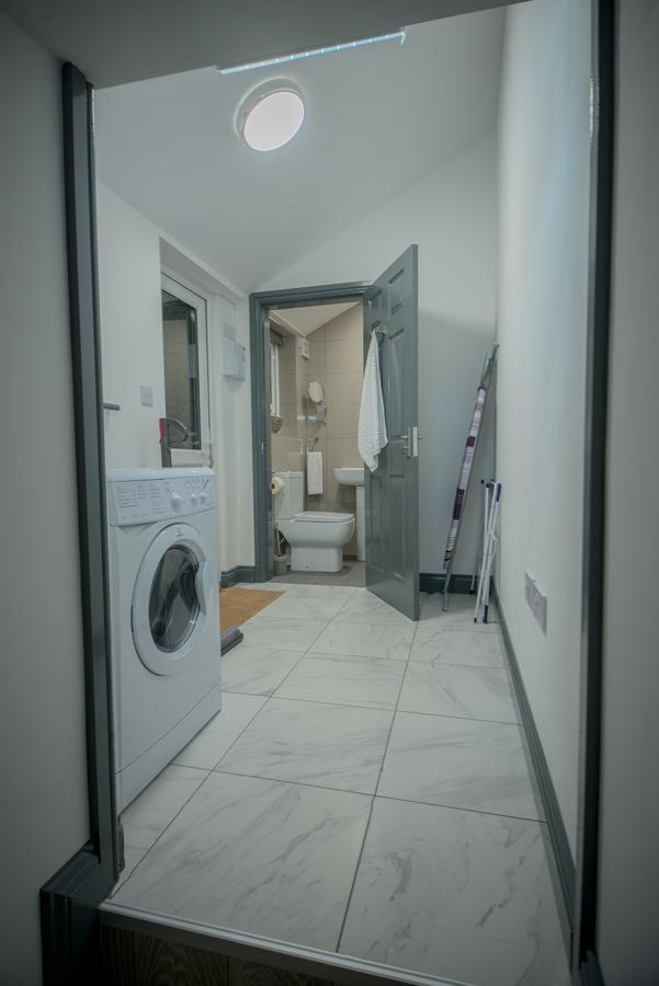 Barnston House - Heswall - Spacious Homely Holiday Home By Rework Accommodation エクステリア 写真