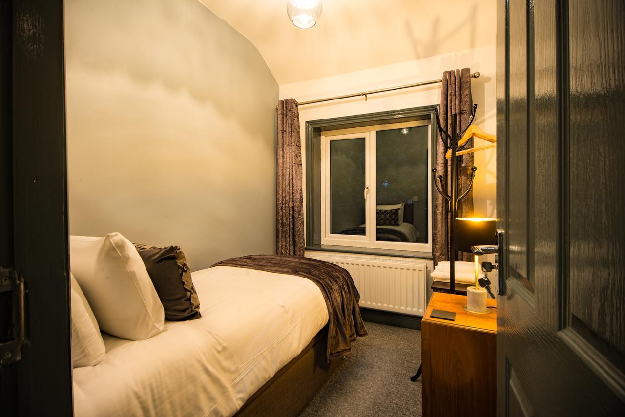 Barnston House - Heswall - Spacious Homely Holiday Home By Rework Accommodation エクステリア 写真