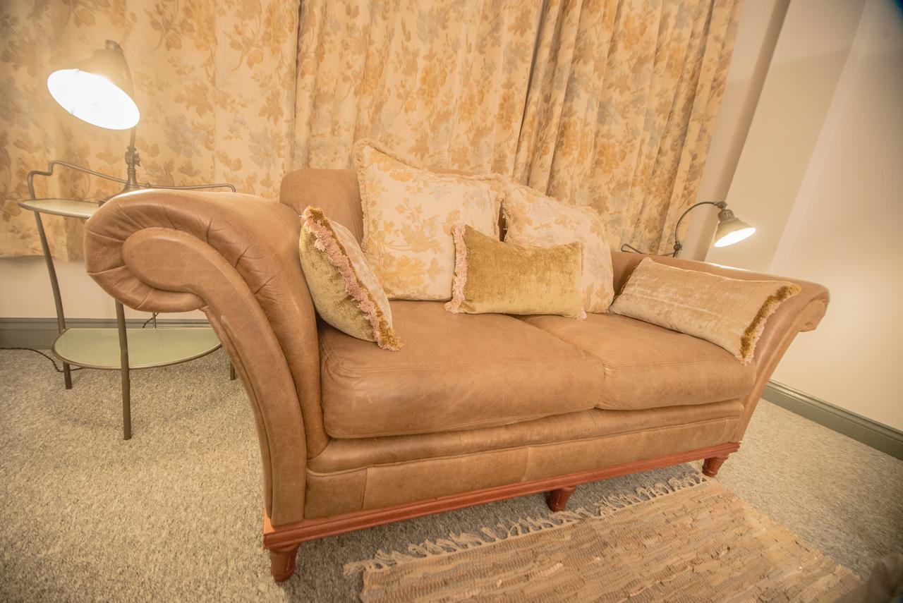 Barnston House - Heswall - Spacious Homely Holiday Home By Rework Accommodation エクステリア 写真